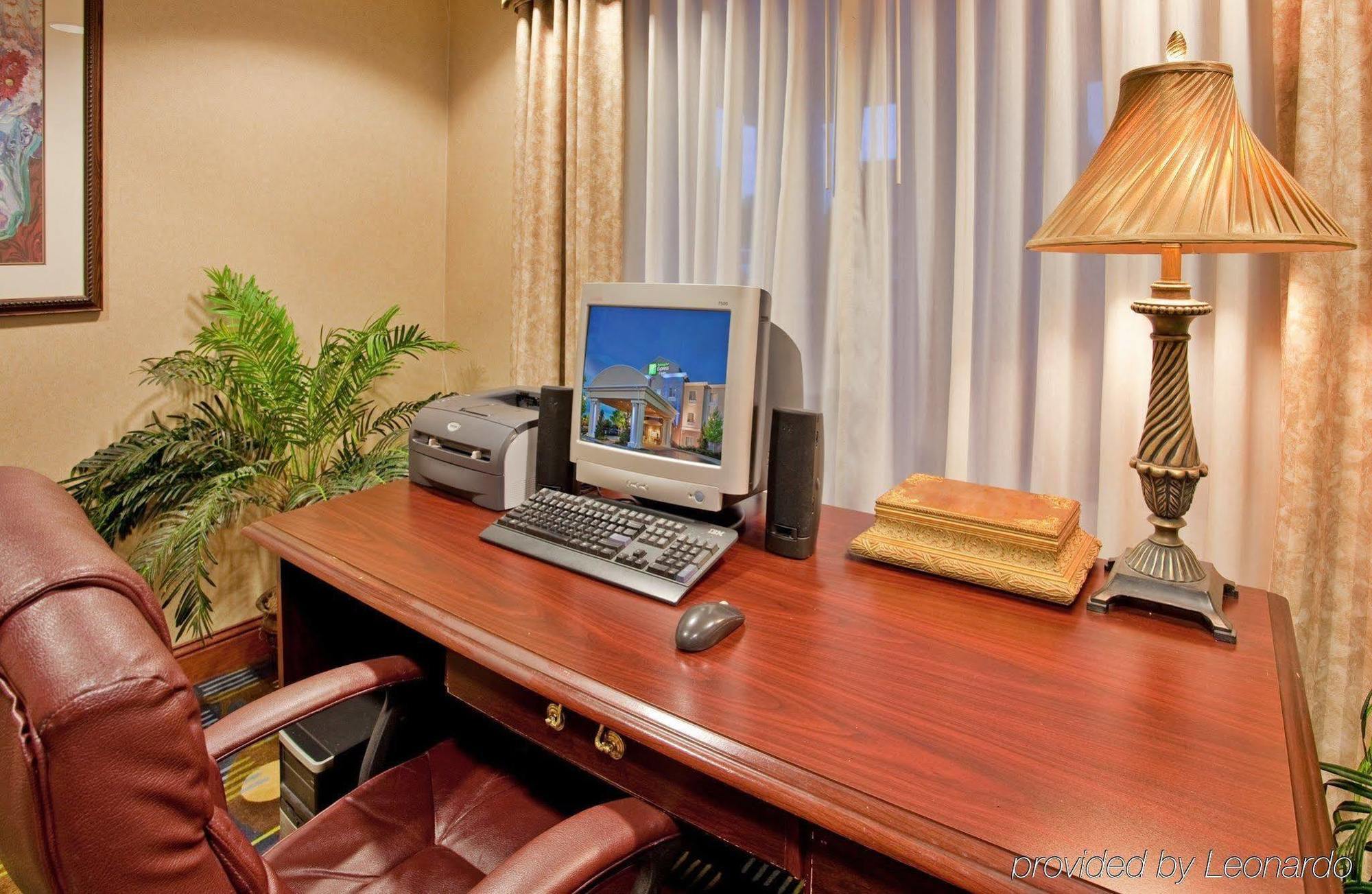 Holiday Inn Express Independence - Kansas City By Ihg Экстерьер фото